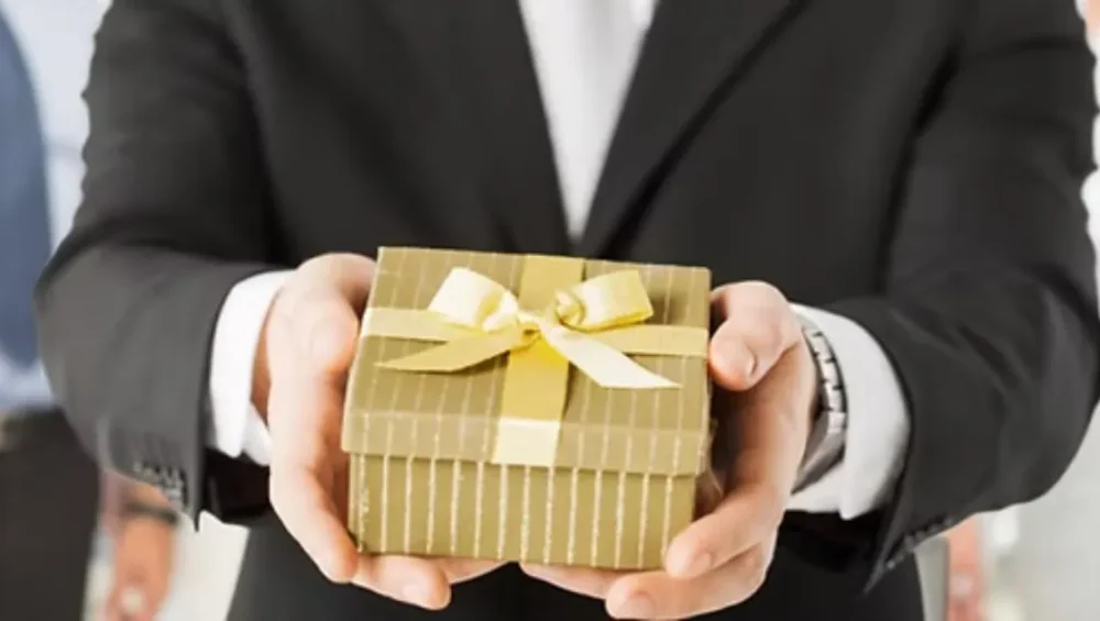 5 Thoughtful Reasons Why a Watch Is Still the Perfect Gift in 2025